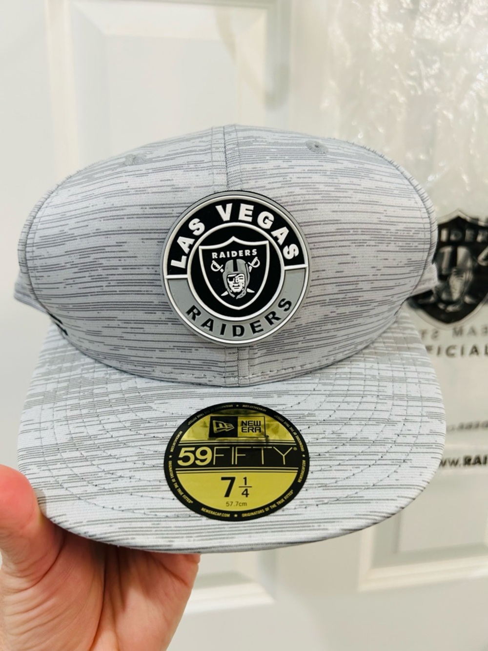 NWT Las Vegas Raiders New Era 59FIFTY Fitted Hat 7 1/4 Grey 2020 Sideline - Picture 6 of 9